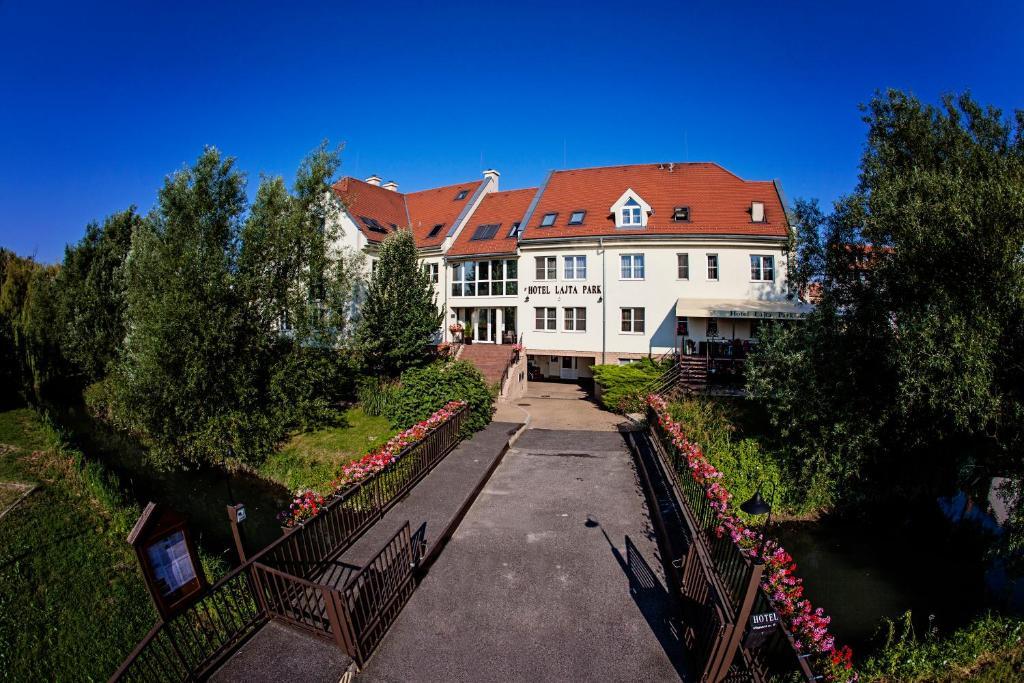 Hotel Lajta Park Mosonmagyaróvár Exterior foto